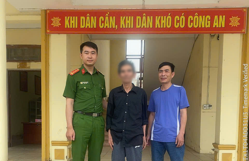 Công an phường Nguyễn Đại Năng hỗ trợ công dân lang thang đoàn tụ với gia đình